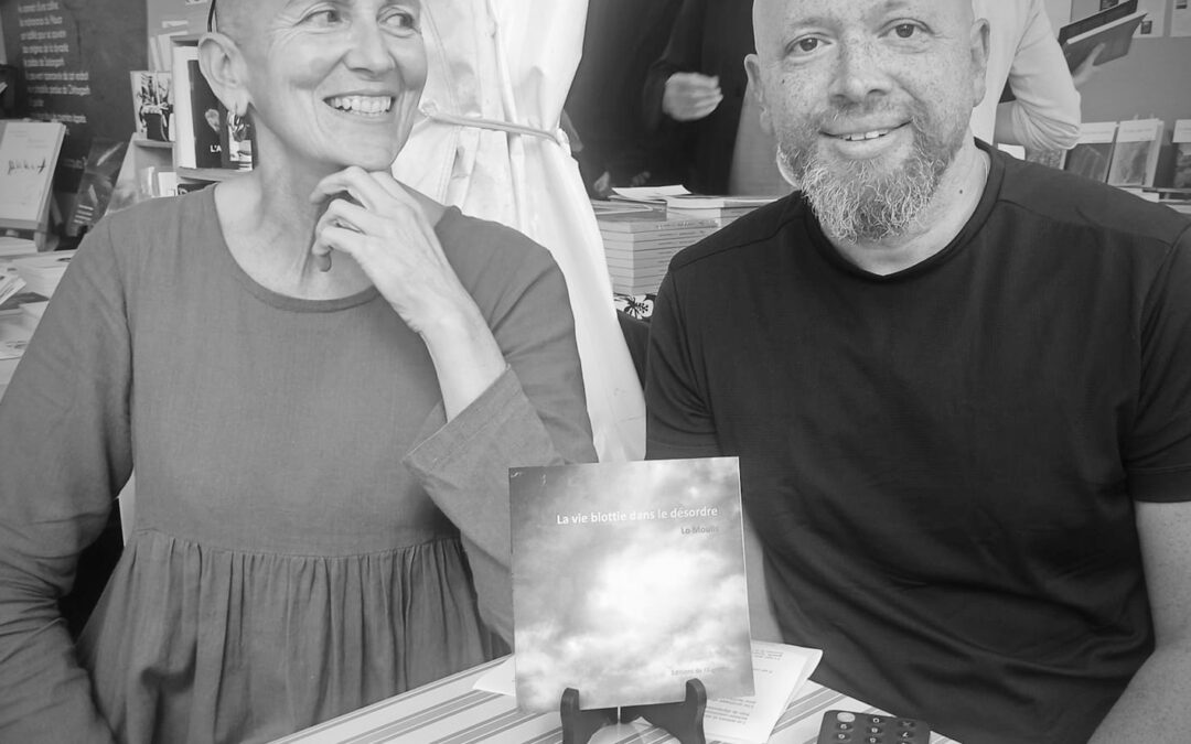 Signature au Marché de la Poésie – La vie blottie dans le désordre